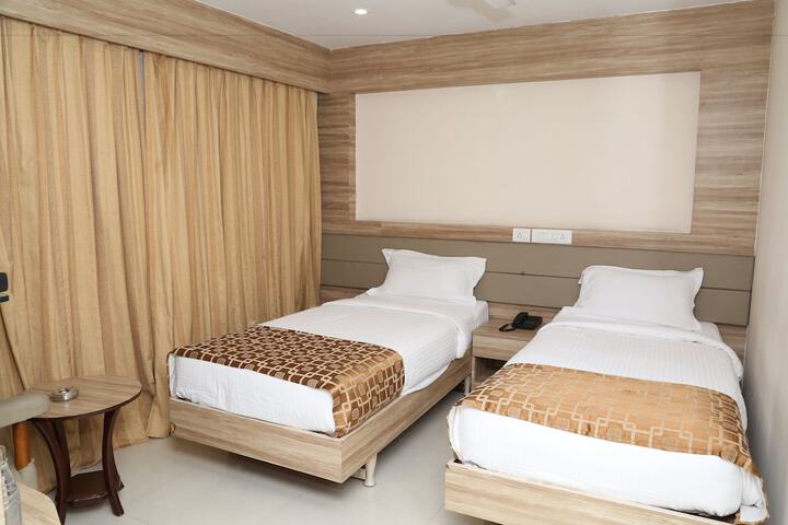 Room 5 of 16