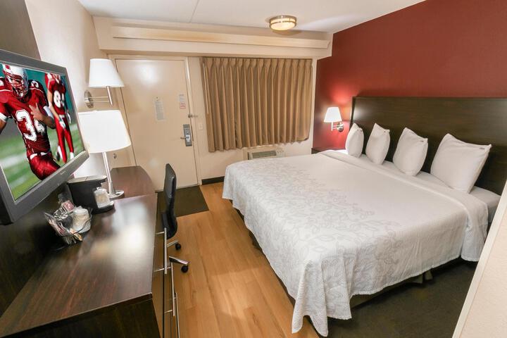 1 King Bed (15 of 19)