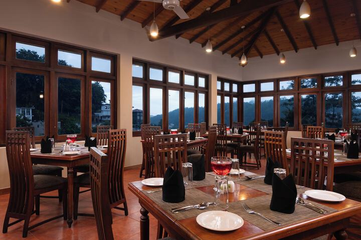 Dining 48 of 65