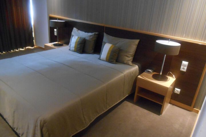 Room 13 of 36