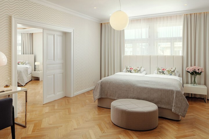Room 19 of 52