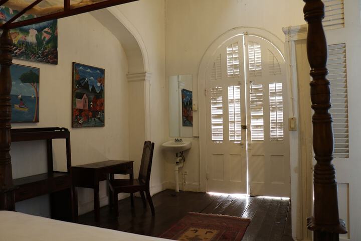 Room 34 of 155