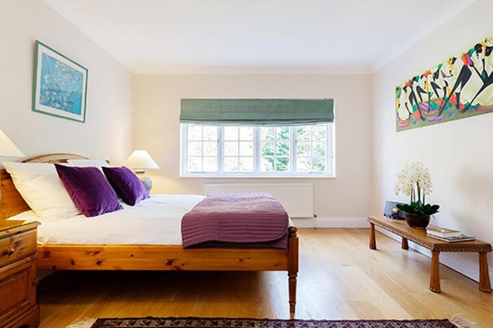 Room 4 of 10