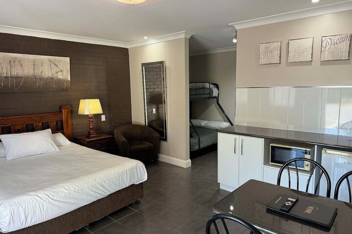 Room 14 of 32