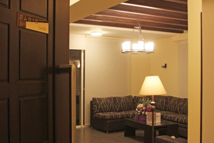 Room 32 of 82