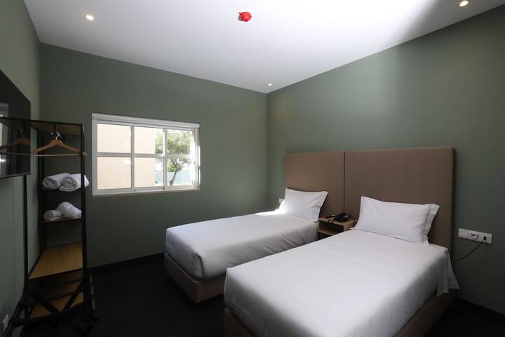 Room 8 of 19