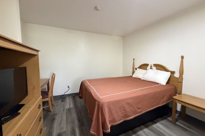 Room 18 of 28