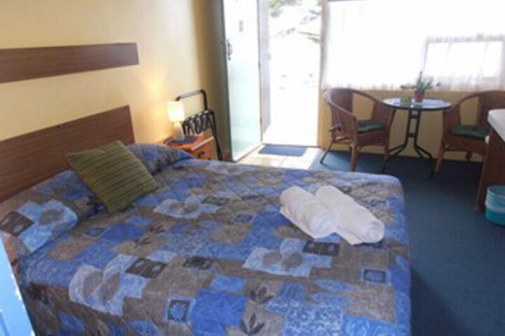 Room 13 of 36