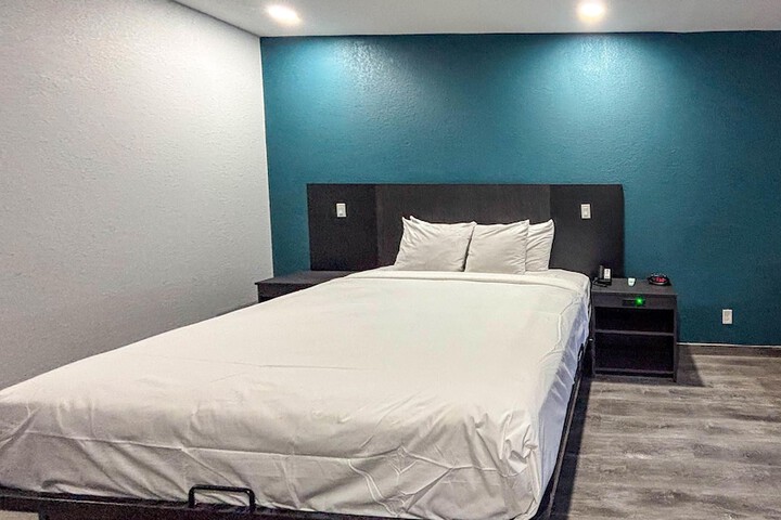 Room 42 of 101