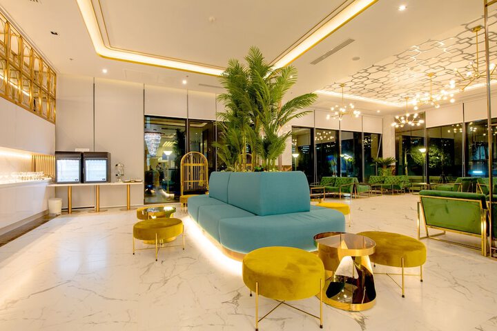 Entrance & Lobby