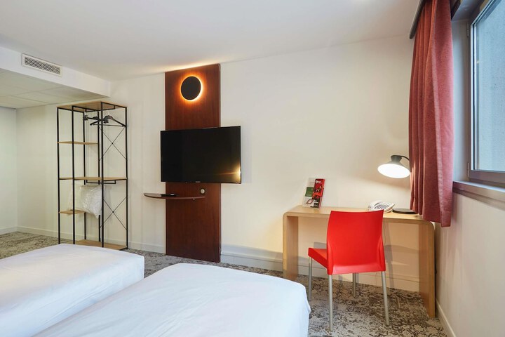 Room 15 of 44