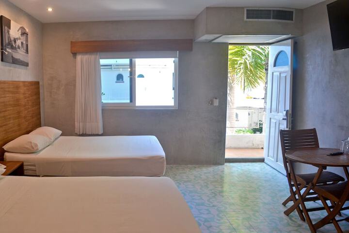 Room 12 of 51