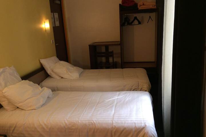 Room 8 of 33