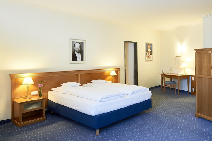 Room 28 of 67