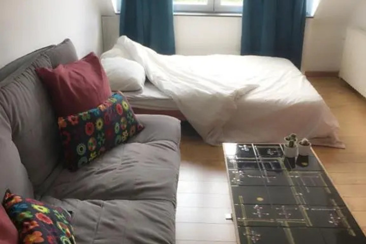 Room 3 of 8