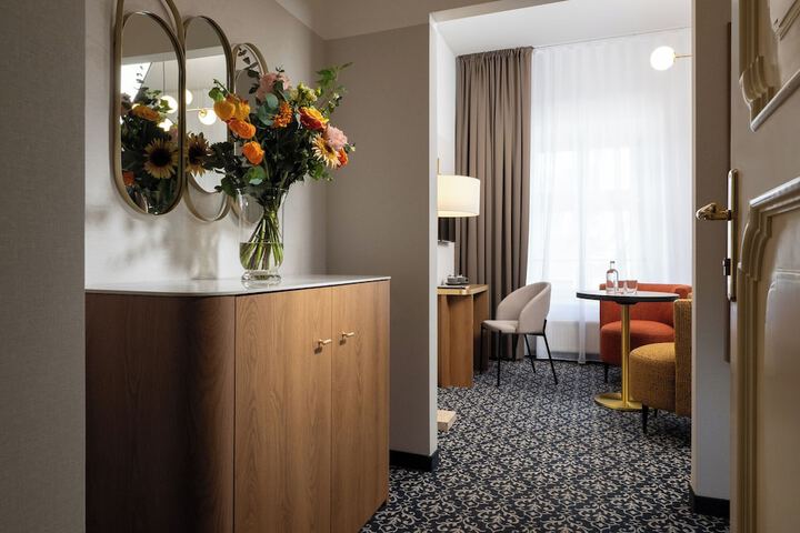 Room 13 of 52