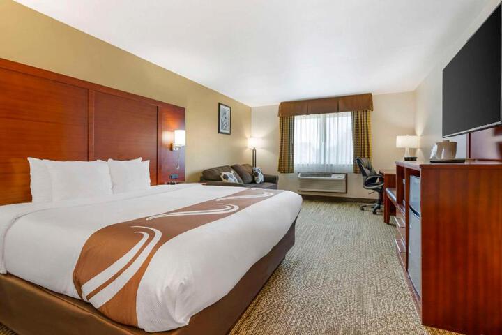 1 King Bed Upgrade (1 of 20)