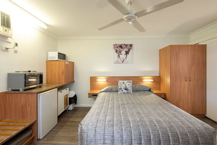 Room 6 of 50