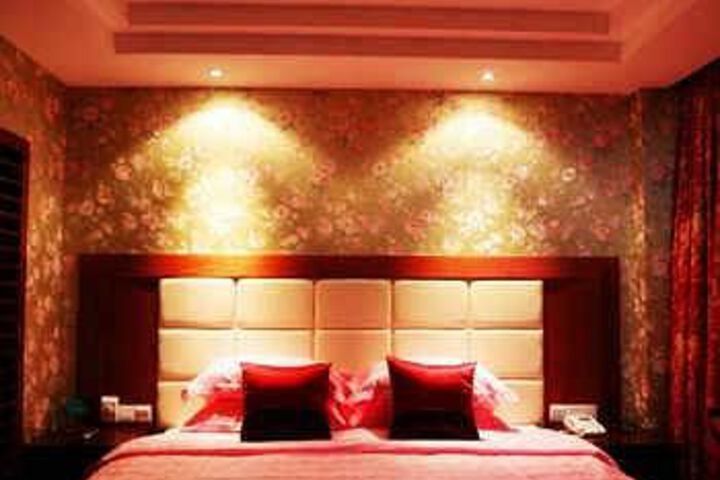 Room 4 of 5