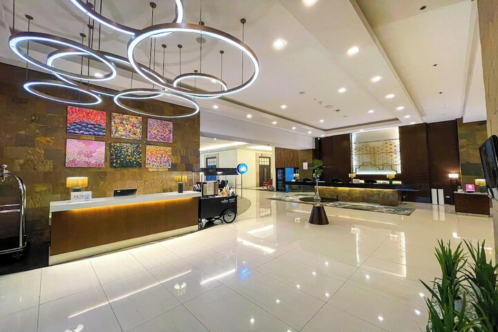 Hotel Interior 4 of 130