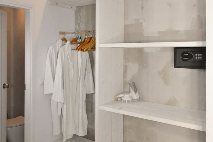 Room 9 of 49