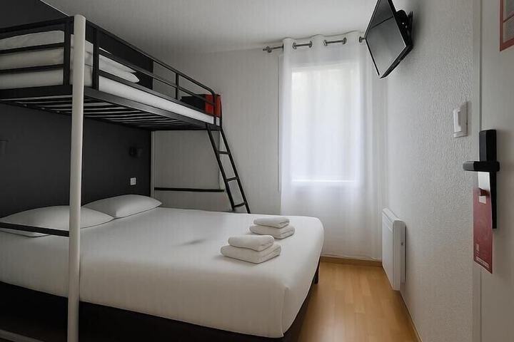 Room 11 of 30