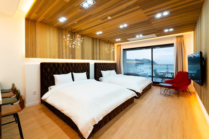 Room 17 of 60