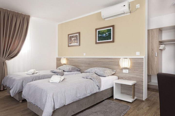 Room 9 of 72