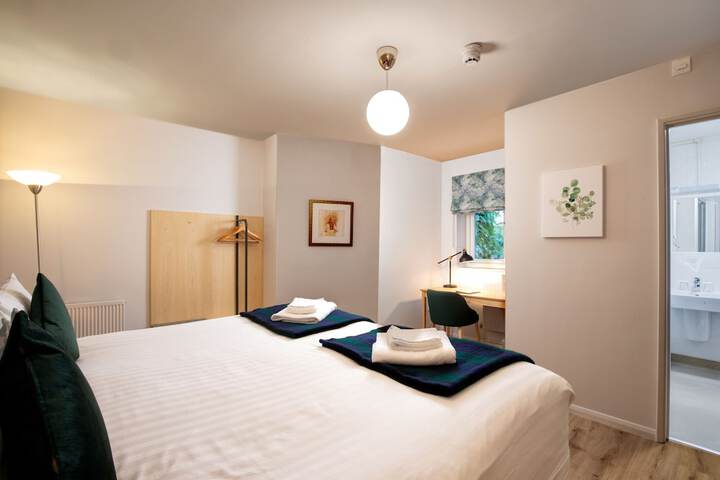 Room 14 of 76