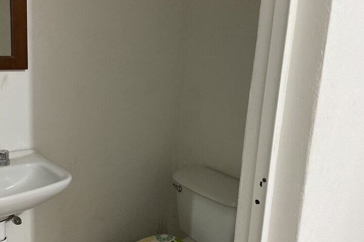 Room 10 of 12