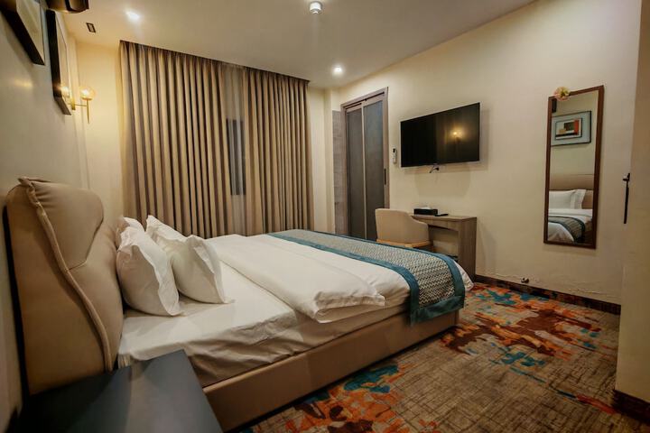 Room 35 of 118