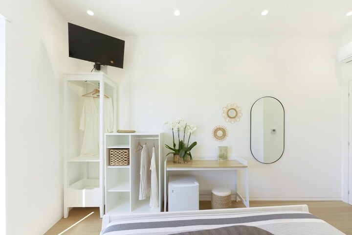 Room 32 of 59