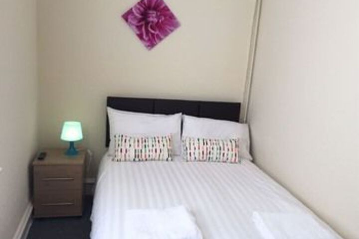 Room 8 of 16