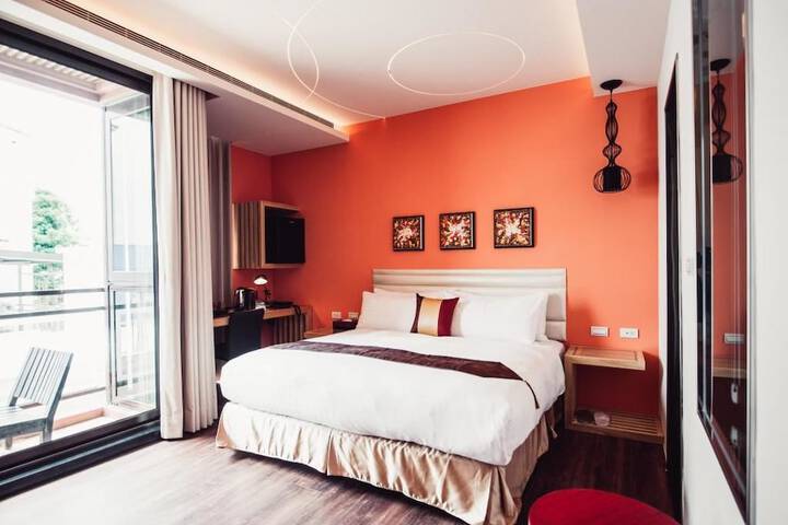 Room 9 of 80