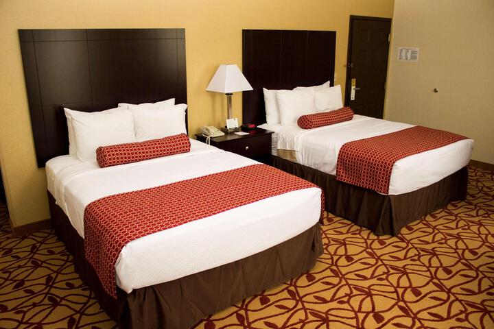 1 Queen Bed Microwave and Refrigerator WiFi Full Breakfast (6 of 13)