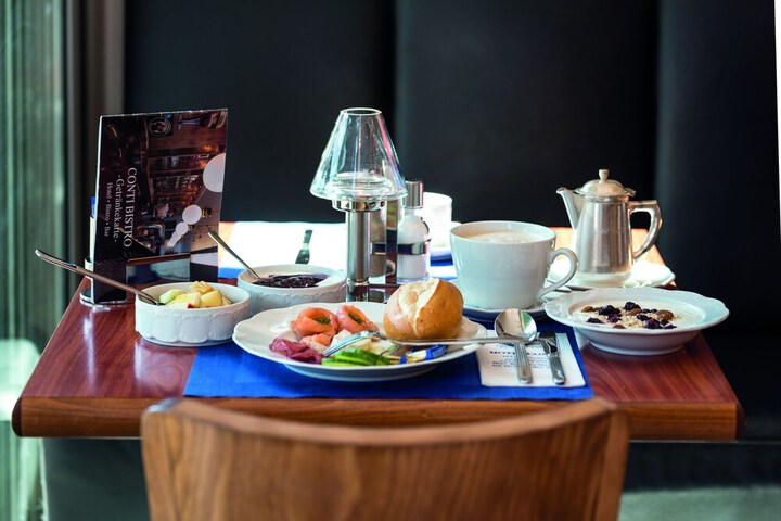 Breakfast/Coffee Service 32 of 44
