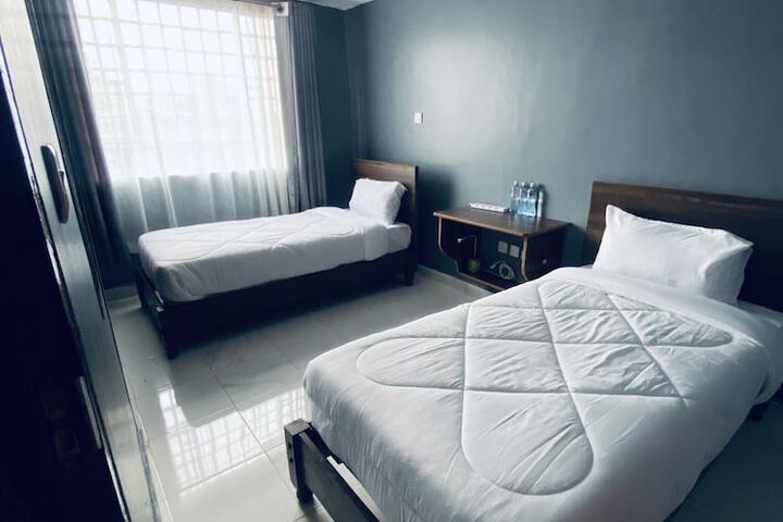 Room 3 of 10