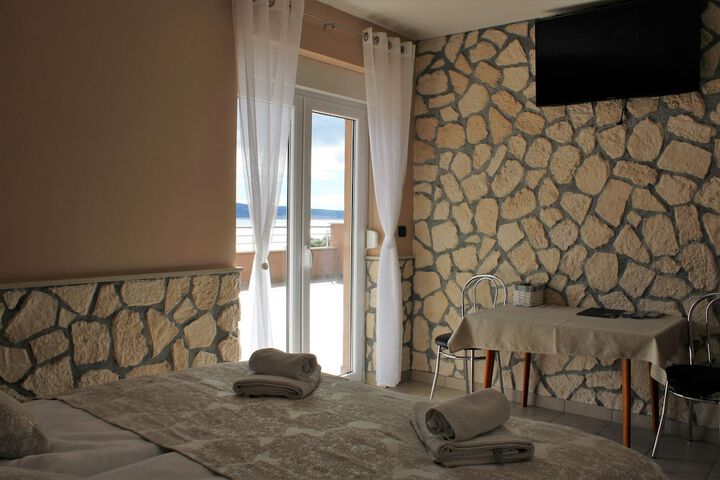 Room 5 of 74