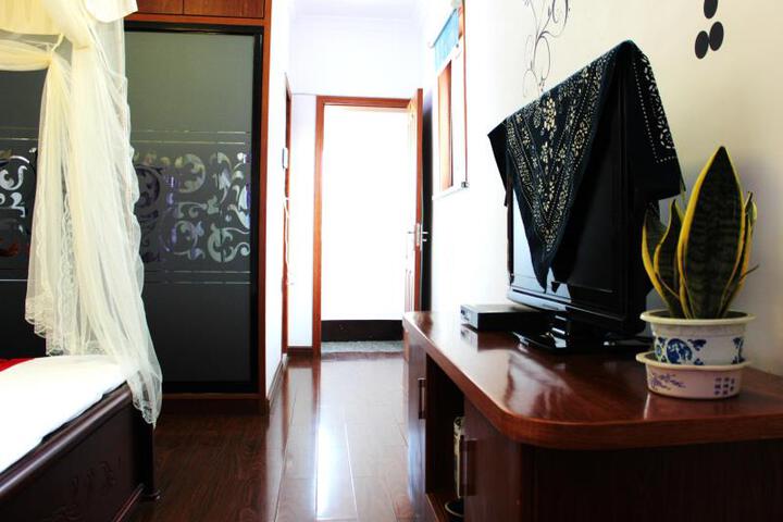 Room 4 of 7