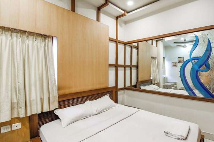 Room 11 of 19