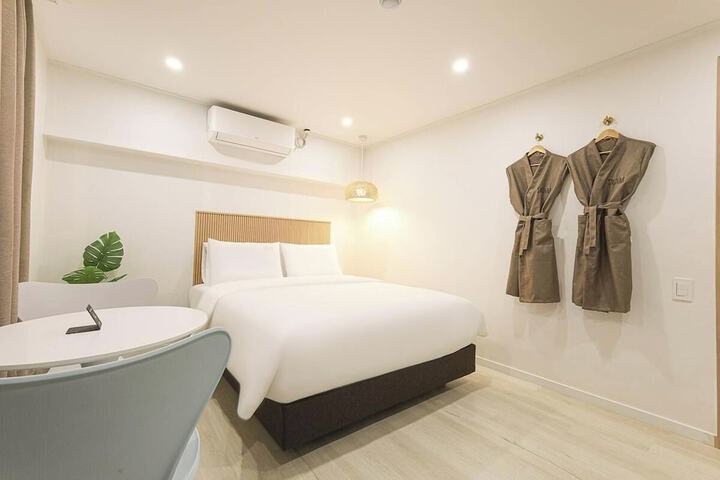 Room 2 of 41
