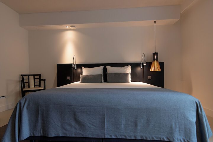 Room 4 of 36