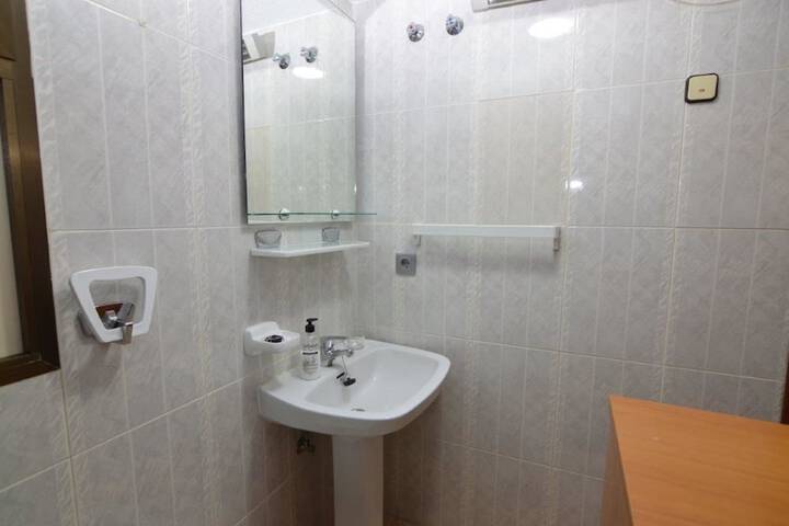 Room 6 of 9