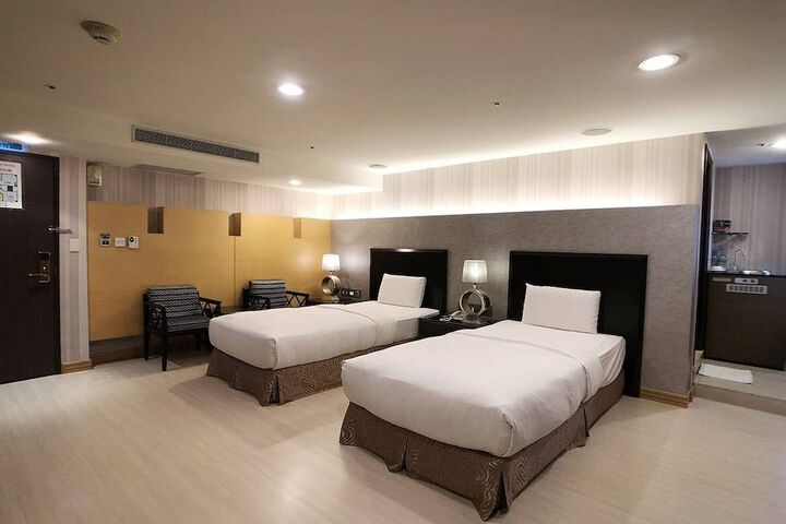 Room 9 of 24