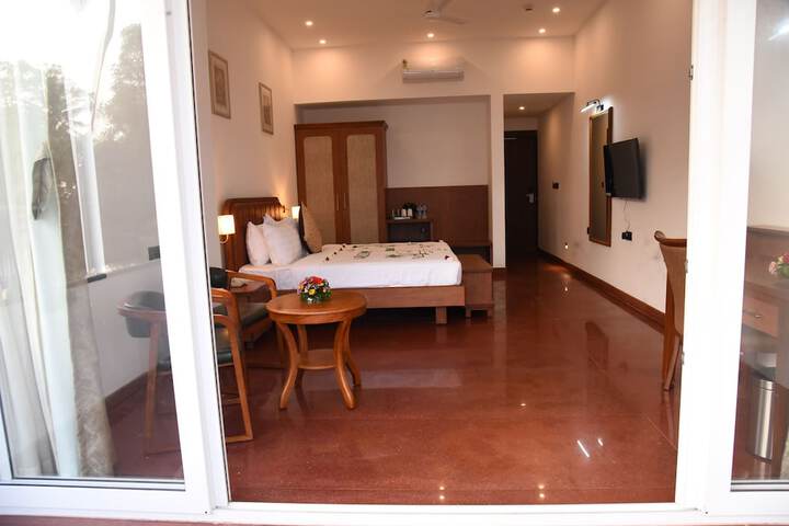 Room 5 of 40