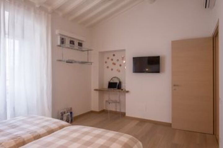 Room 49 of 100