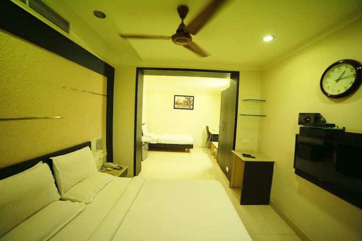 Room 7 of 28
