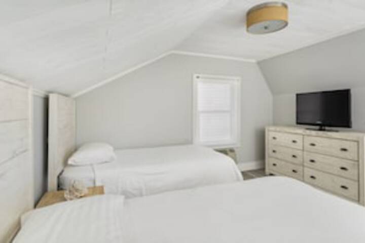 Room 295 of 984