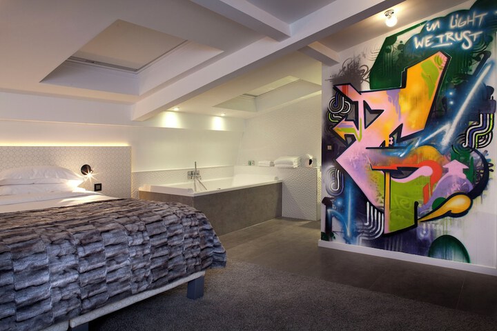 Room 37 of 44