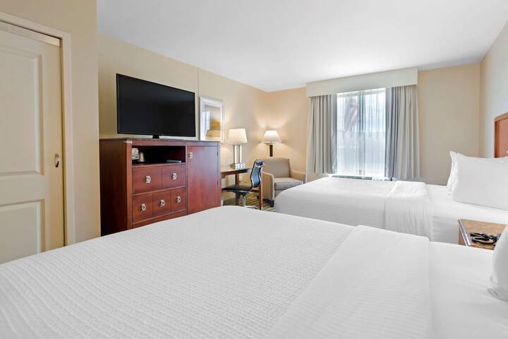 2 Queen Beds High Speed Internet 1st Flr Micro Refridgerator Full Breakfast (3 of 11)